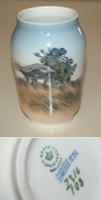 Vase med jættestue - Royal Copenhagen nr. 2316 / 108