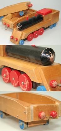 Legetøjs tog i træ med to vogne